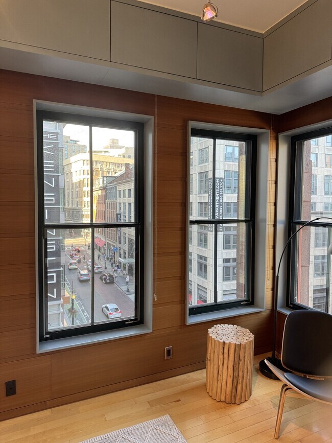 Building Photo - Penthouse Unit with amazing light at The H...