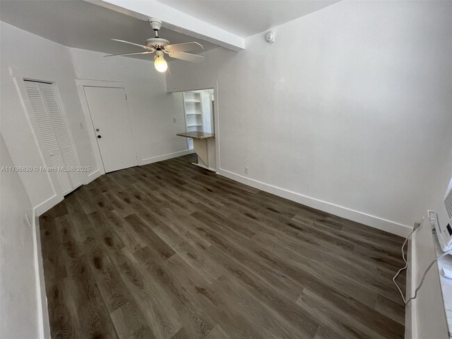 Foto del edificio - 3409 S Le Jeune Rd