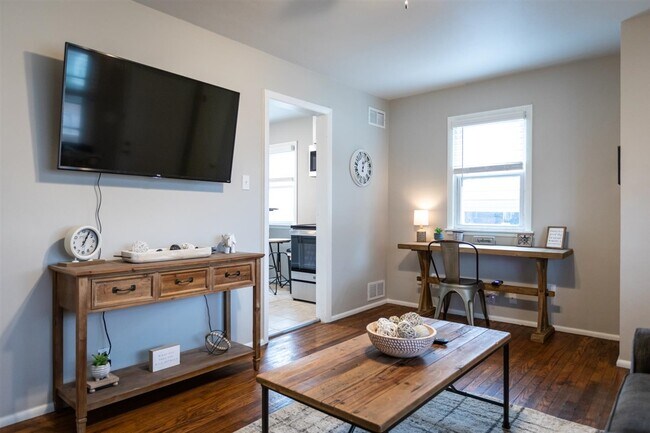 Escritorio para profesionales que trabajan desde casa - 903 N Gregory St