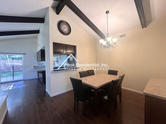 Foto del edificio - 5541 Walnut Ave