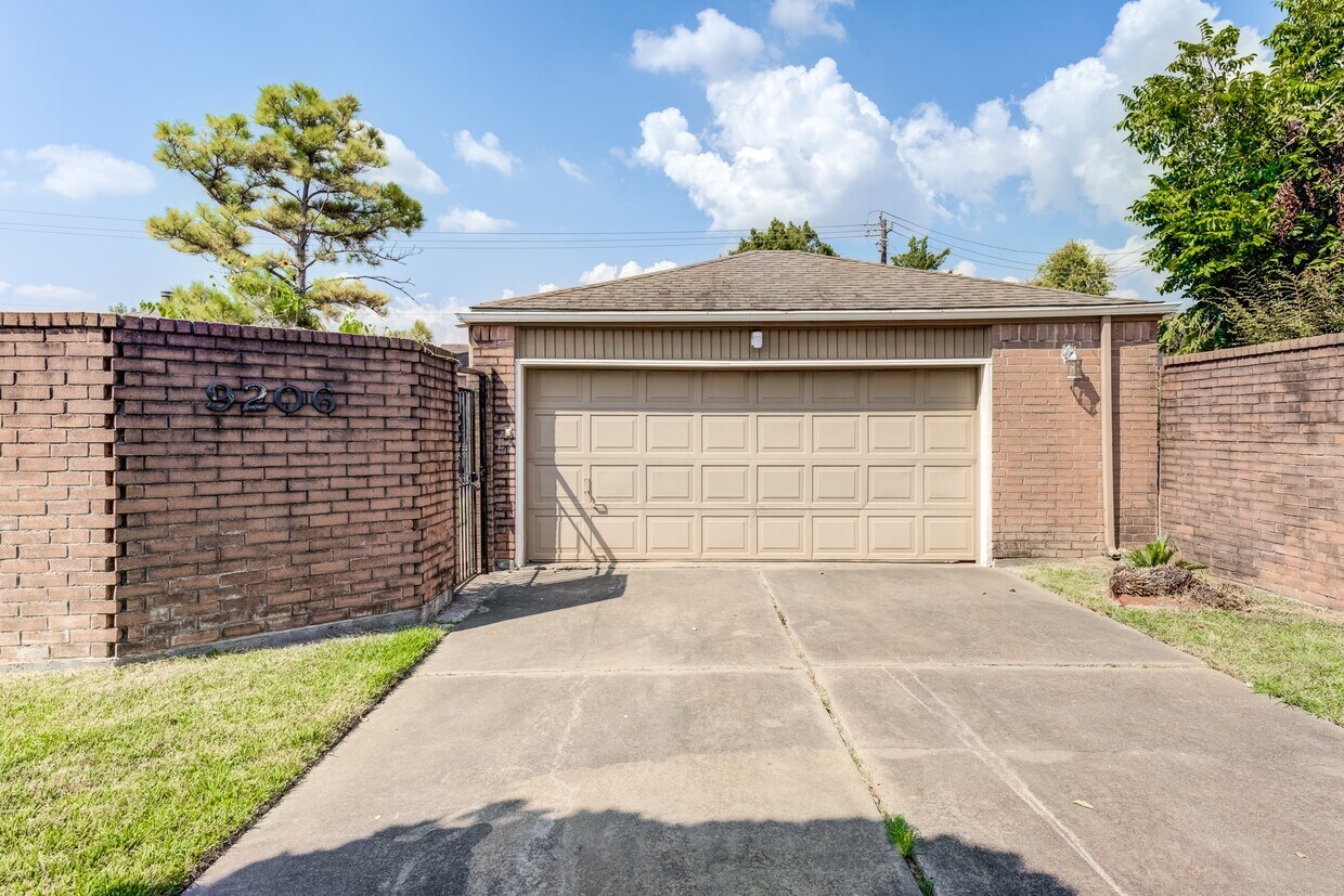 Foto principal - 9206 Beringwood Dr