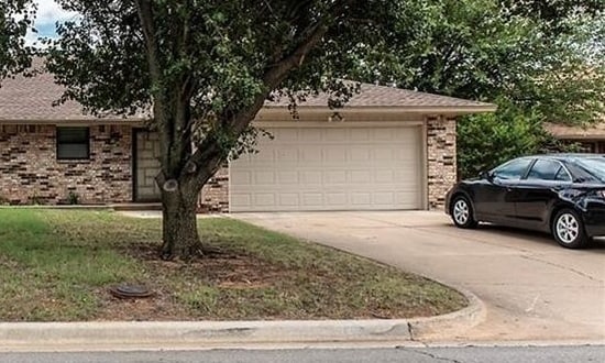 Building Photo - 908 Elm St.