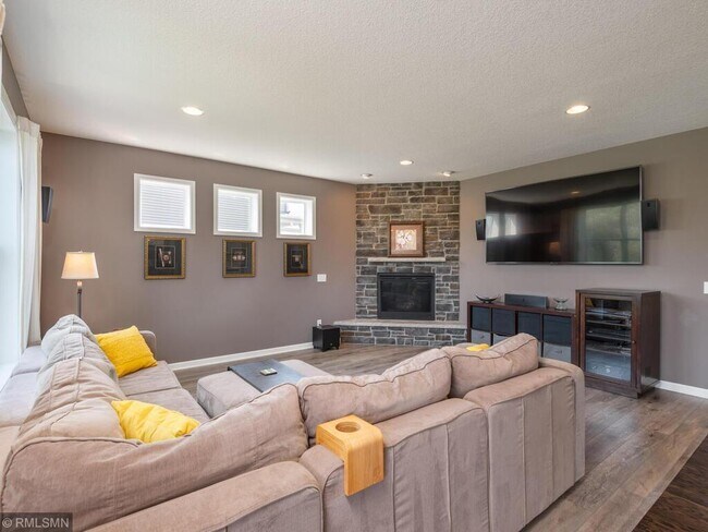 Building Photo - 1505 Hemlock Way