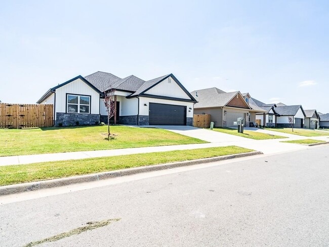 Building Photo - 1041 Monarch Rd