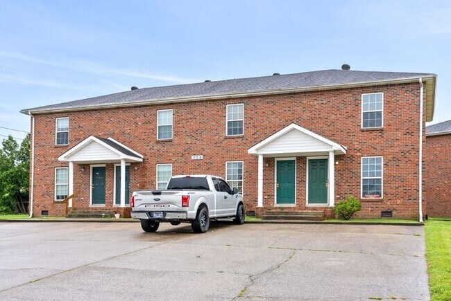 Foto del edificio - Gorgeous Recently Renovated Townhome just ...