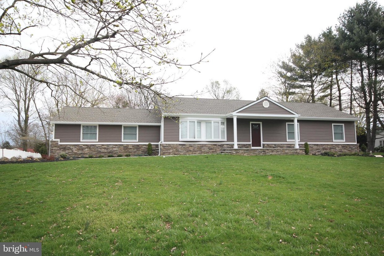 Foto principal - 110 Robbinsville Allentown Rd
