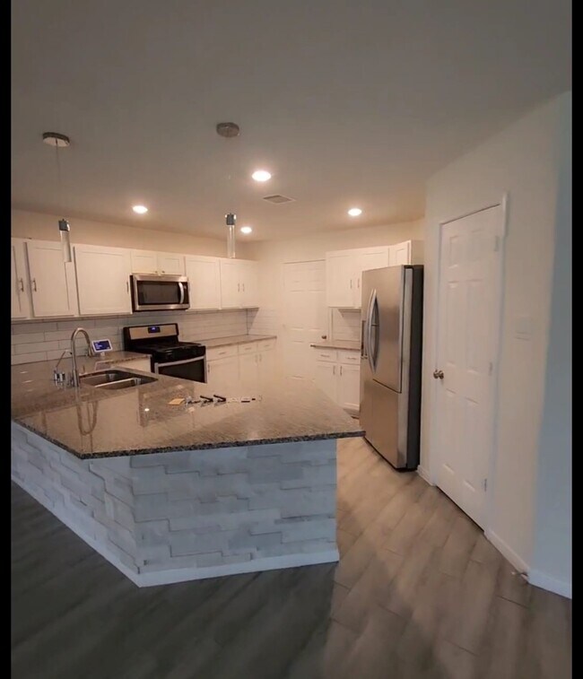 Building Photo - 16623 Live Oak Canyon Dr