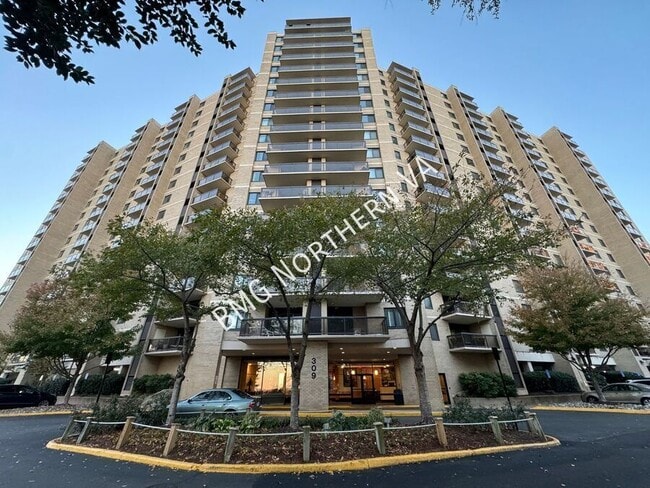 Photo - 309 Yoakum Pkwy House