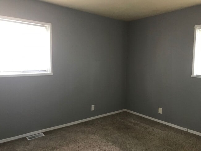 Building Photo - Eagledale - 3 bedroom  home