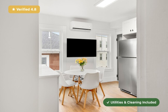 Foto del edificio - Furnished Bedroom with Private Ensuite Bath in Brighton!