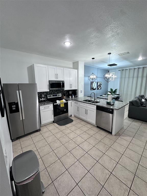 Building Photo - 2381 Silver Palm Dr