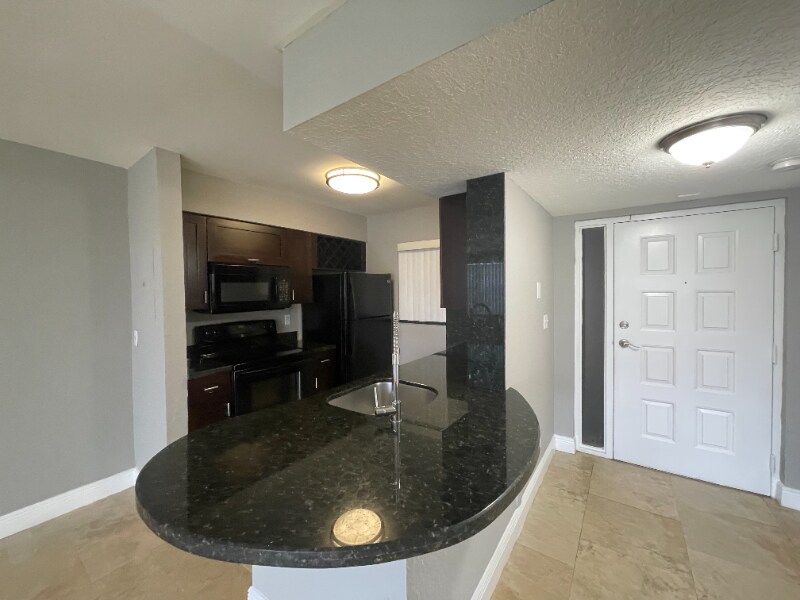 Primary Photo - 2871 N Oakland Forest Dr