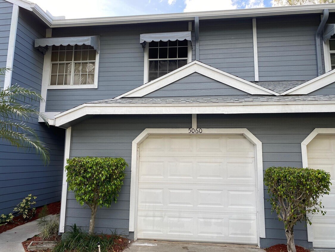 Primary Photo - 5060 Pointe Emerald Ln