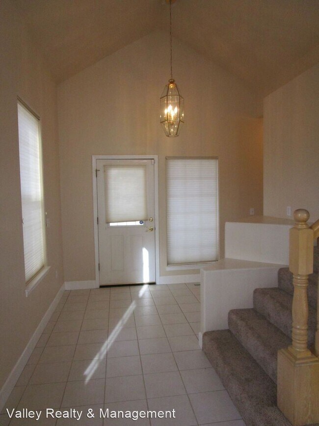 Building Photo - 3 br, 2.5 bath House - 1523 Evergreen