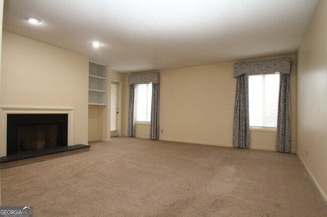 Foto del edificio - 574 Emory Oaks Way