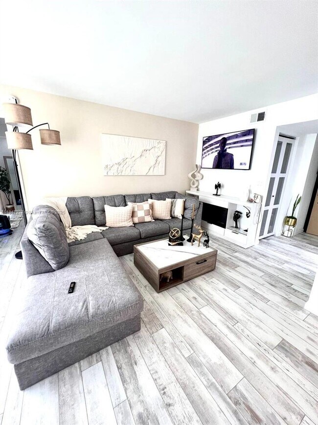 Foto del edificio - 2055 SW 122nd Ave