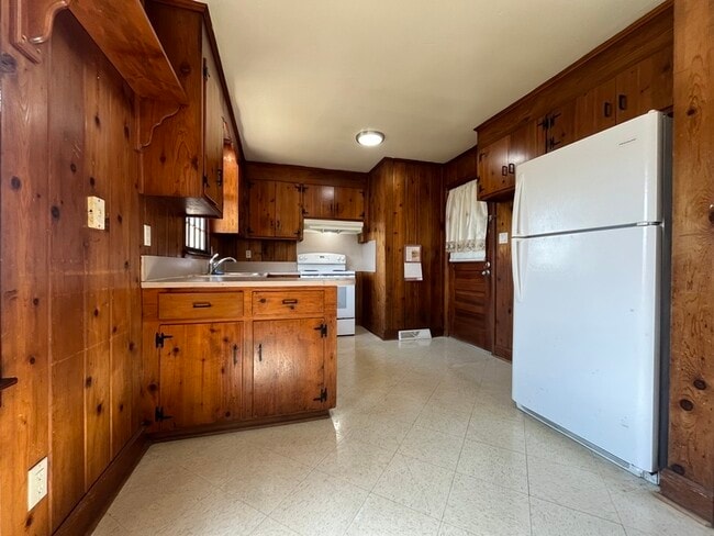 Building Photo - 7332 Briardale Dr