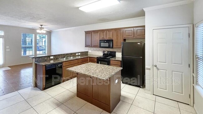 Foto del edificio - 136 Forest Dr Loop