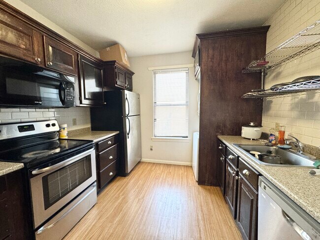 Building Photo - 1570 Tremont St