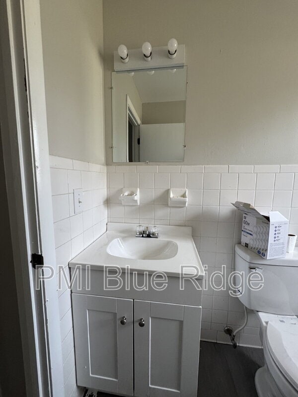 Building Photo - 144 Nottingham Dr