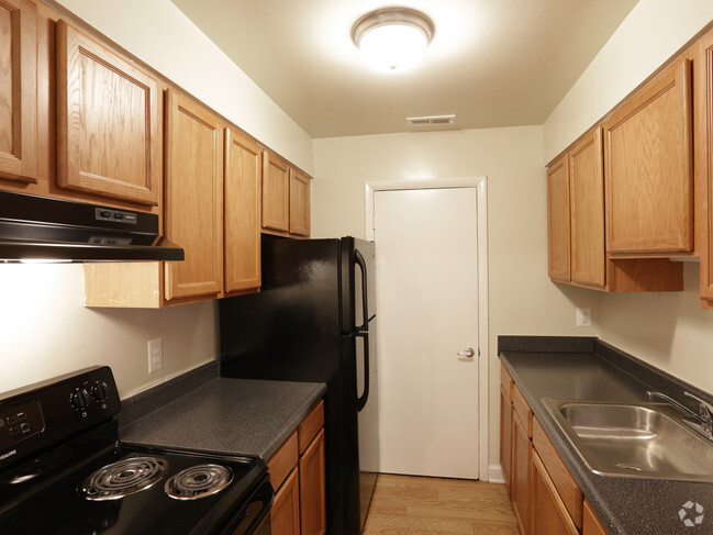 2BR, 1BA - Forrest Street