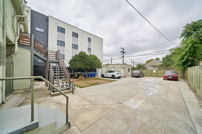 Building Photo - 1331 W 37th Dr