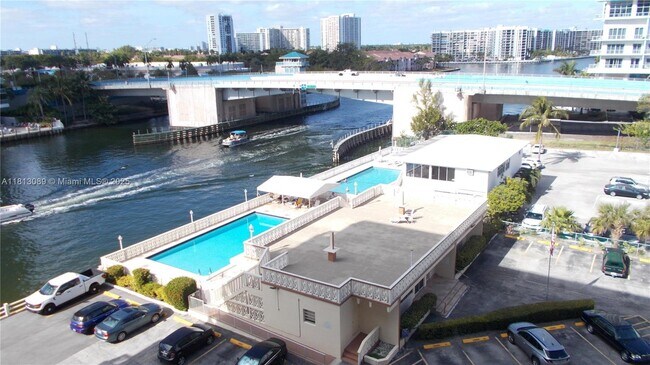 Building Photo - 1825 S Ocean Dr