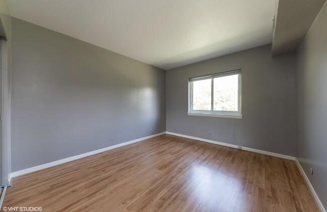Building Photo - 9405 Bay Colony Dr