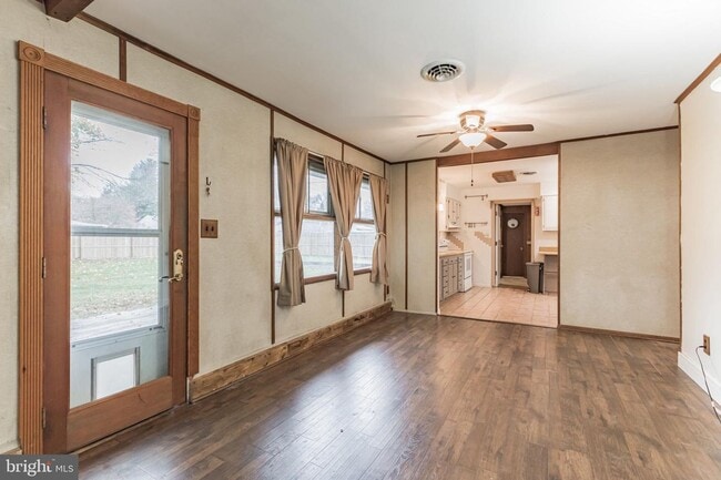 Building Photo - Welcome to 4 Knickerbocker Dr!