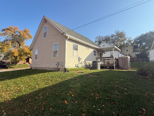 Foto del edificio - 3602 E 5th St