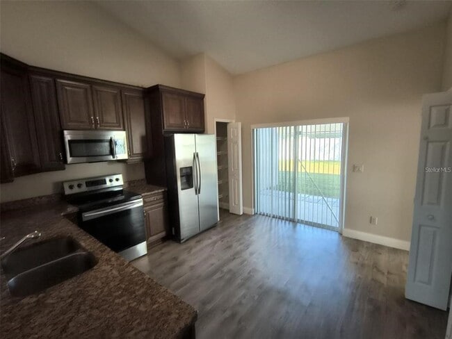 Building Photo - 13 Wood Amber Ln