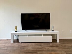 Building Photo - 142 E Spindle Tree Cir