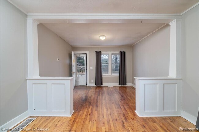 Foto del edificio - 23141 Harding Ave