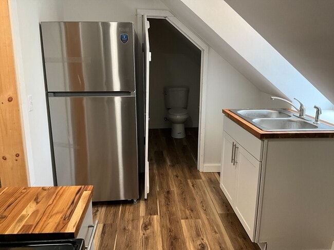 Building Photo - 8 Woodland Ct