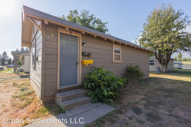 Building Photo - 1 br, 1 bath House - 526 W 6th Street