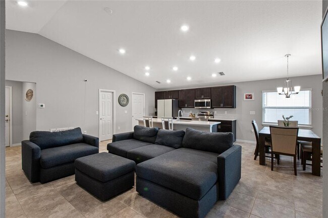 Foto del edificio - 524 Scenic Blf Blvd