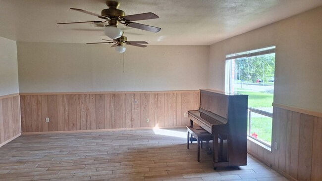 Foto del edificio - 1410 N Avenue R