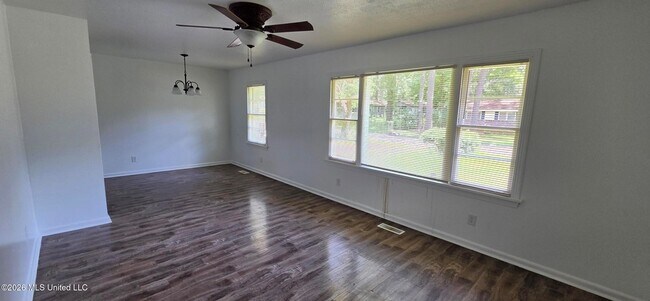 Foto del edificio - 3111 Revere St