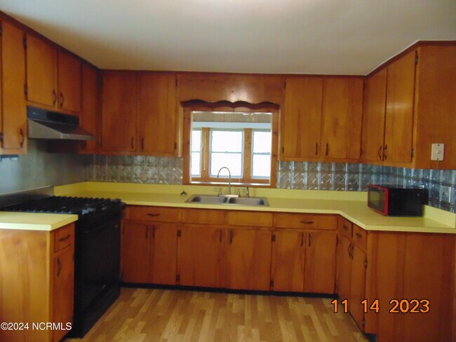 Foto del edificio - 2133 Fowler St