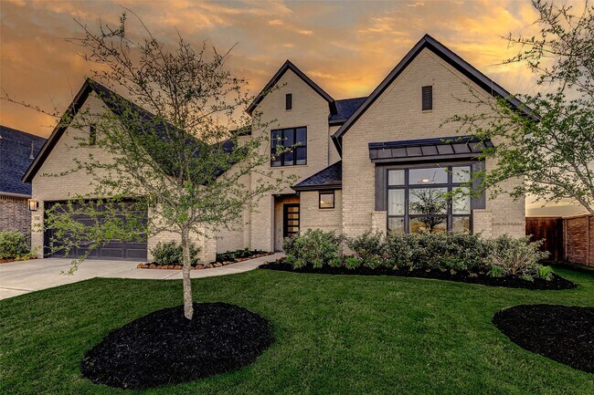 Foto del edificio - 7606 Redwoods Frst Dr