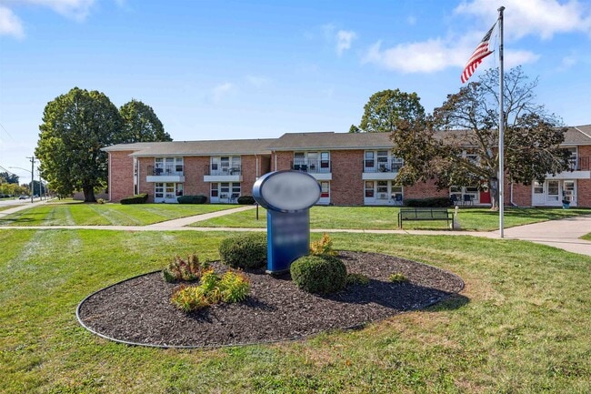 Building Photo - 1601 N Randall Ave