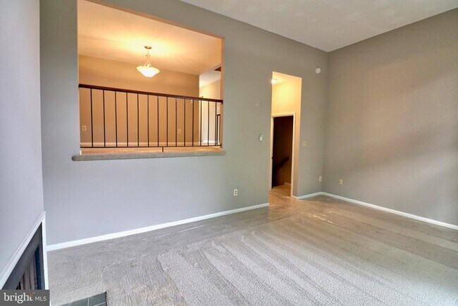 Foto del edificio - 449 COLONIAL Ln