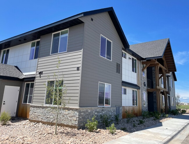 Vista exterior de esta unidad - 525 N 1st St