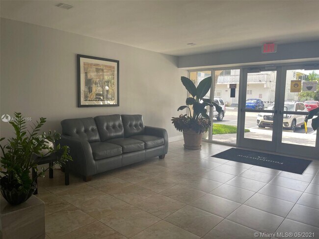 Foto del edificio - 1400 NE 169th St
