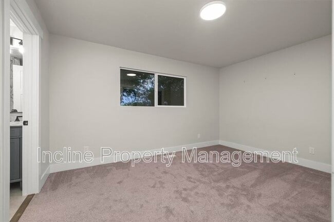 Building Photo - 450 Scenic Dr