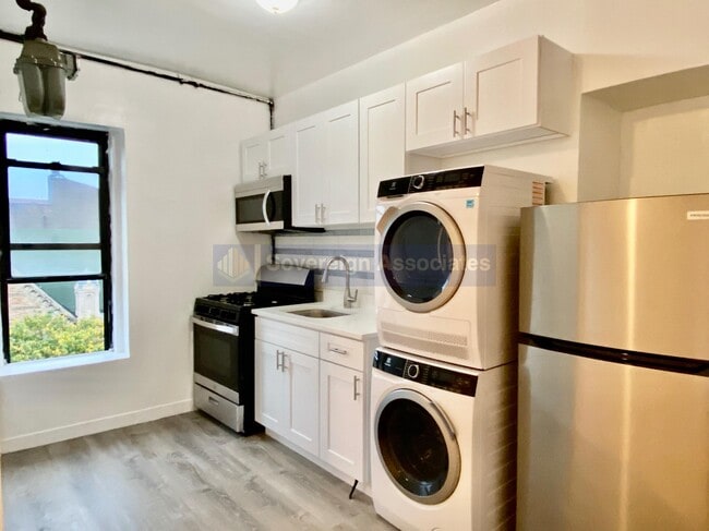 Building Photo - 201 W 105th St