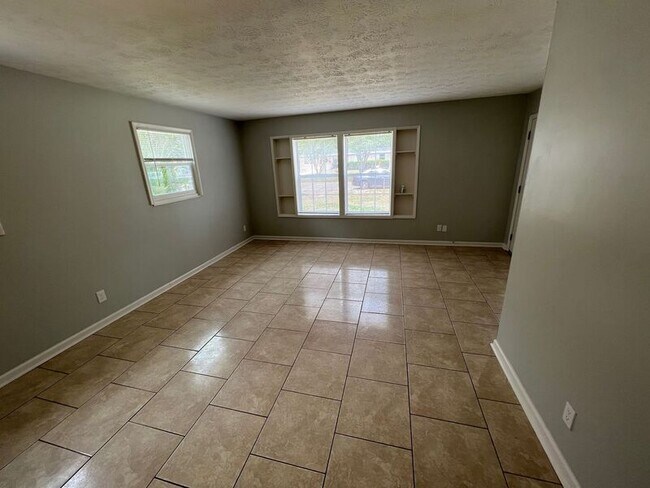 Building Photo - 6928 Red Robin Dr