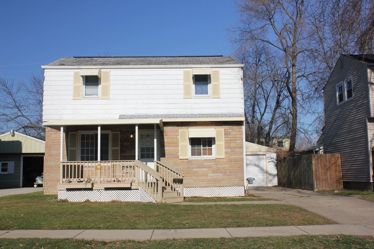 Primary Photo - 3601 Holly Ave