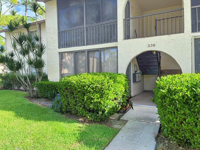 Foto del edificio - 339 Knotty Pine Cir