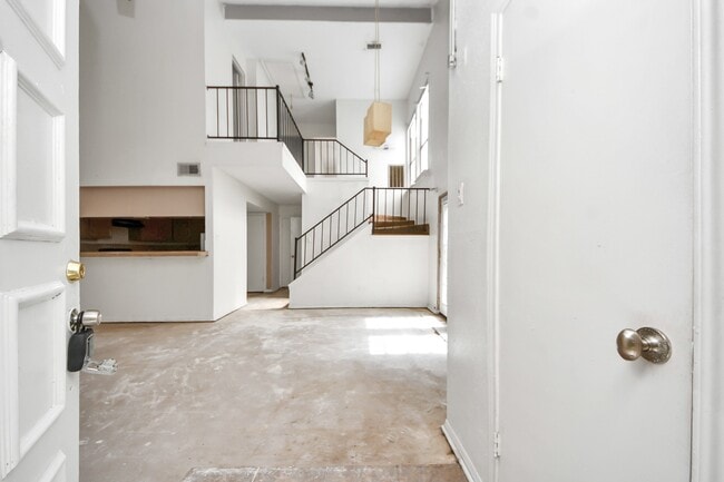Building Photo - 5747 Easthampton Dr